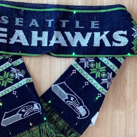 New🏈 NFL Seattle Seahawks scarf with lights. I have 3 of them. Price is for 1. - Picture 2 of 4